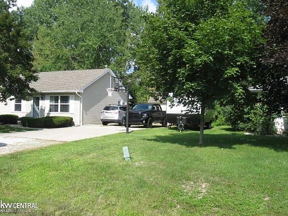 3rd image of 408 Walnut Dr