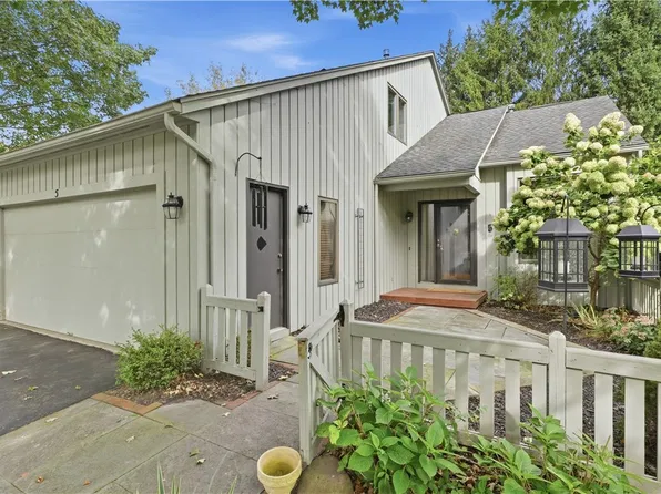 5 Hill Creek Rd, Rochester, NY 14625