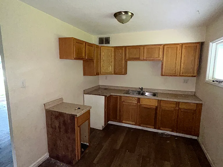 2 E Adams Dr — Photo 11