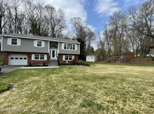 7 Oakwood St, East Greenbush, NY 12061