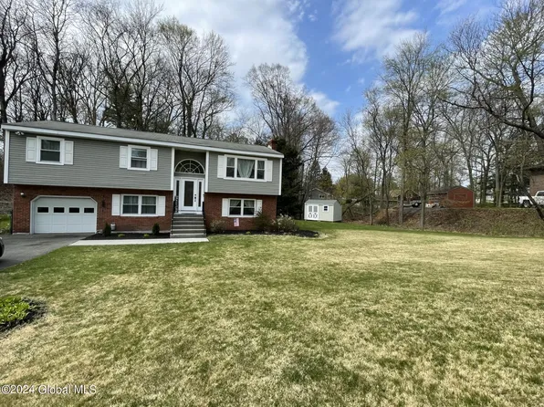 7 Oakwood Street, East Greenbush, NY 12061