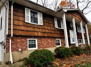 43 W Gate Rd, Suffern, NY 10901