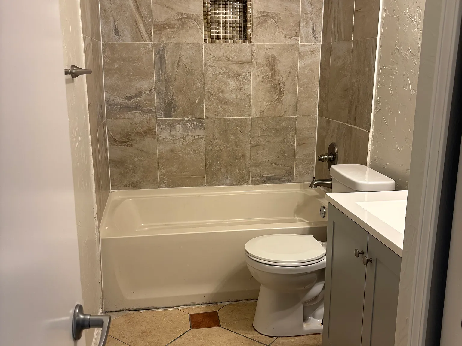 4 bed, 1800 sqft, $2,450 — Photo 4