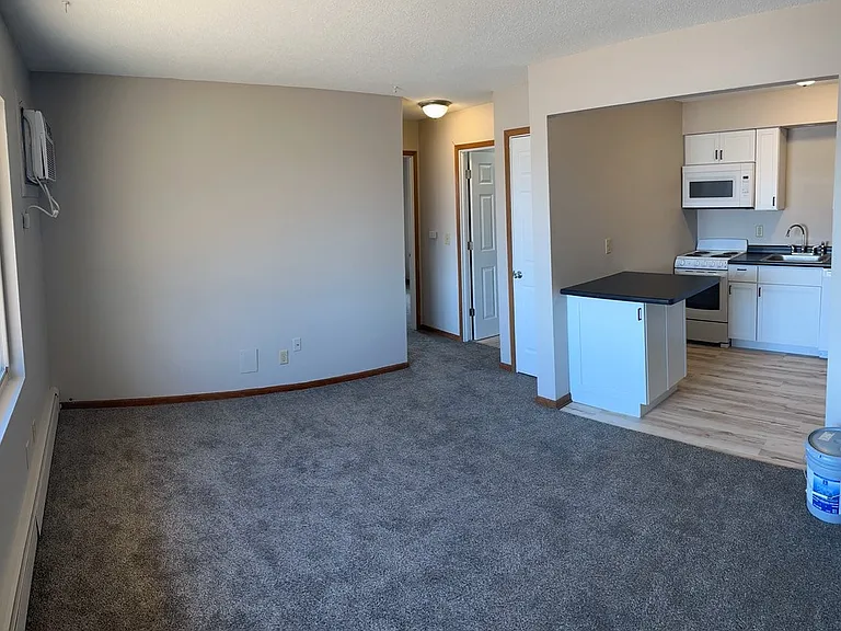 2100 Walnut St — Photo 4