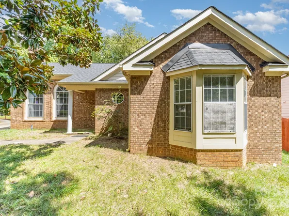 900 Gretna Green Dr, Charlotte, NC 28217