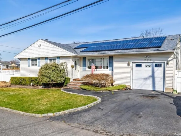 777 Freedom Street, Babylon, NY 11702