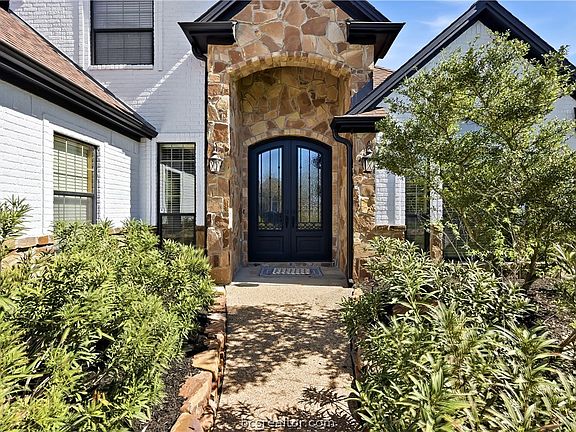 3rd image of 4409 Amberley Pl