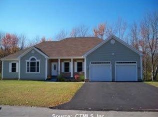 4 Harpers Rd, Cromwell, CT 06416