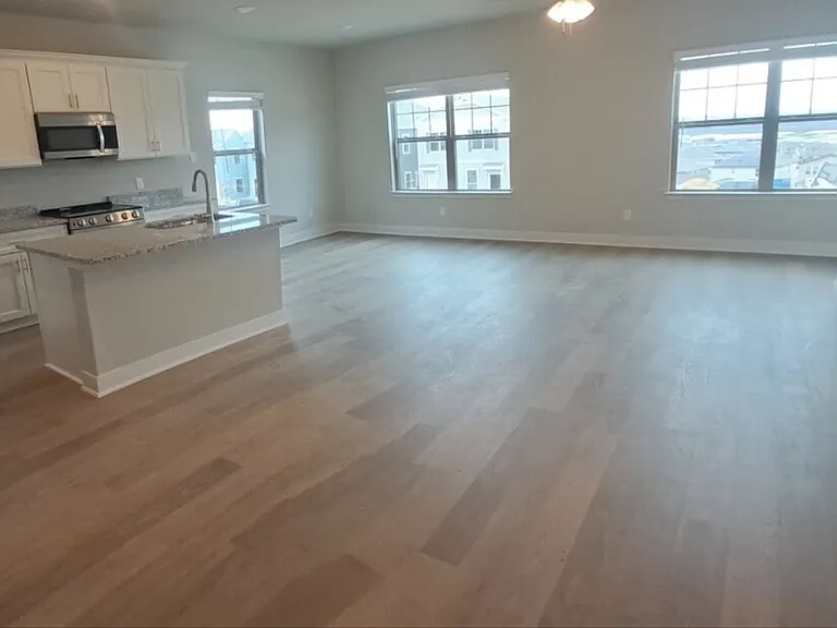 7134 Magnolia Crk #101 — Photo 11