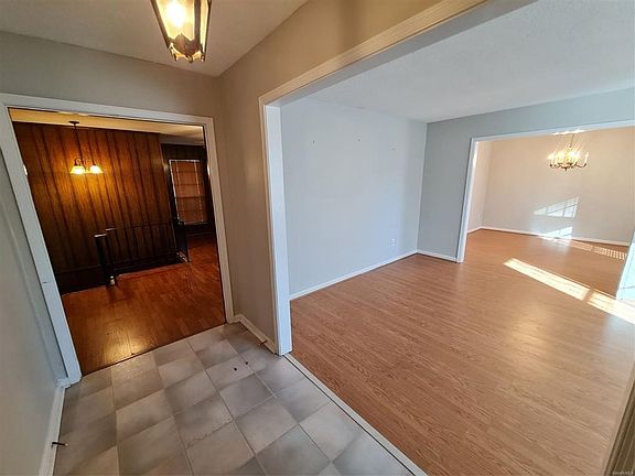 3rd image of 421 N Moye Dr