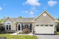 4 bed, 4.0 bath, 2642 sqft, $5,200 — Photo 1