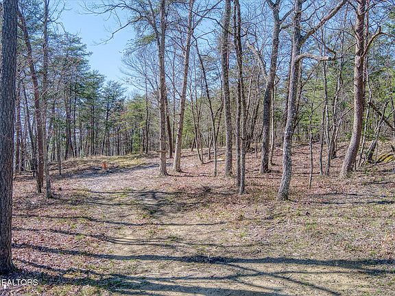 5th image of 1560 E Overlook Rd