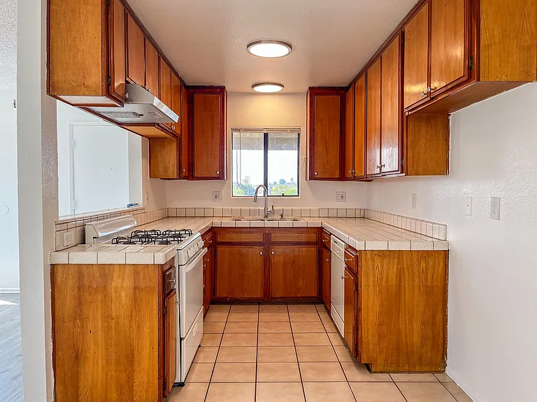 11943 Grevillea Ave — Photo 8