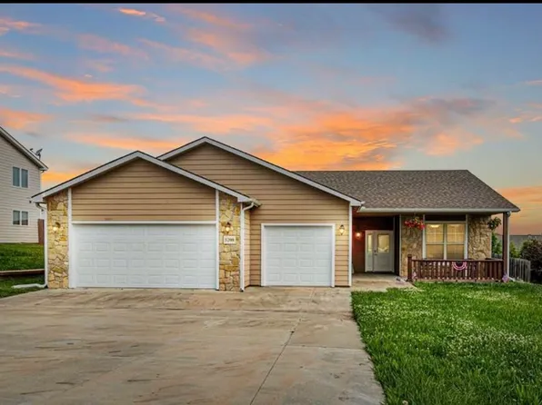 5208 Stone Crest Dr, Manhattan, KS 66503