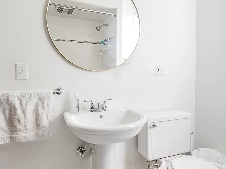 1042 Wayburn Ave — Photo 19