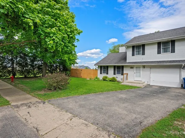 702 N View St, Hinckley, IL 60520