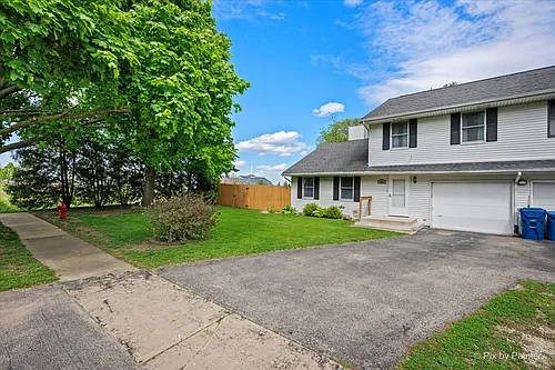 702 N View St Photo 1