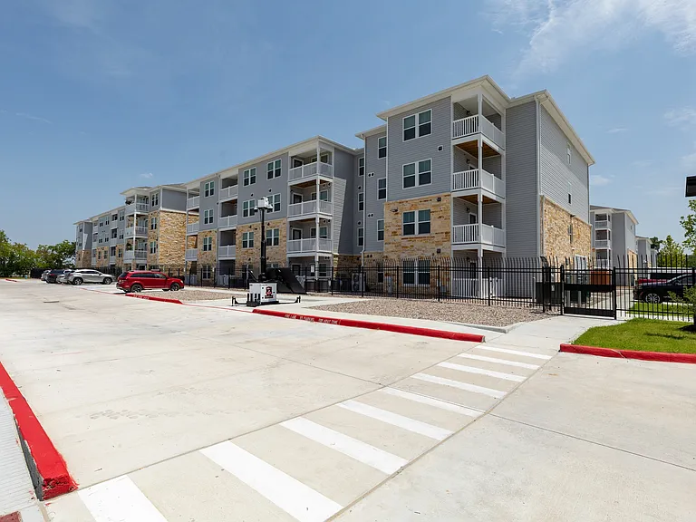 Cordova Apartments — Photo 31