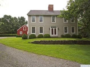 19 Deer Dr, Hudson, NY 12534