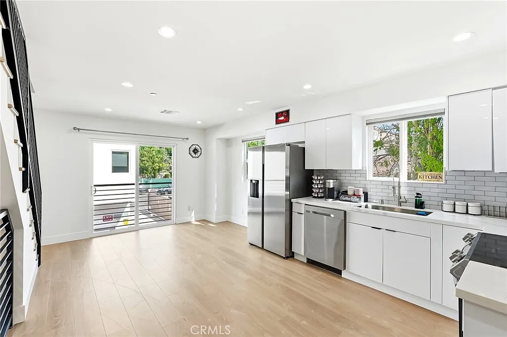 3 bed, 1500 sqft, $4,750 — Photo 2