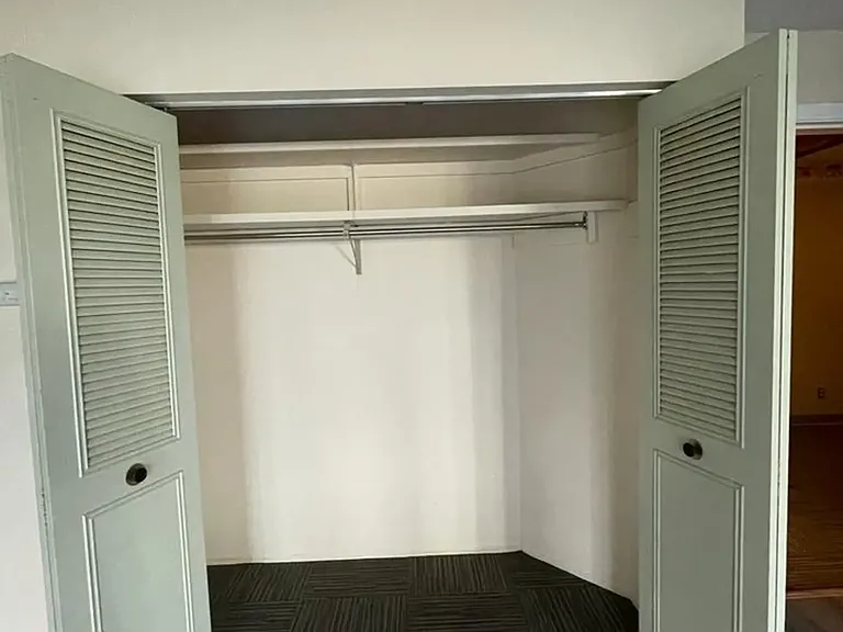 Hyannis House Apartments — Photo 10