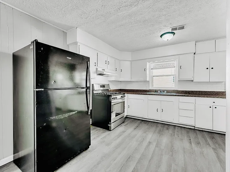 2820 W Washita St — Photo 9