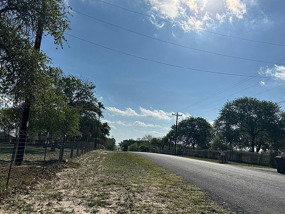 5th image of 1100 Big Leaf Rd