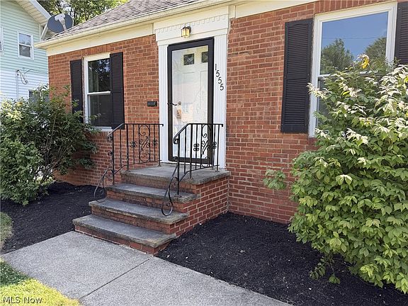 2nd image of 1555 Sheffield Rd
