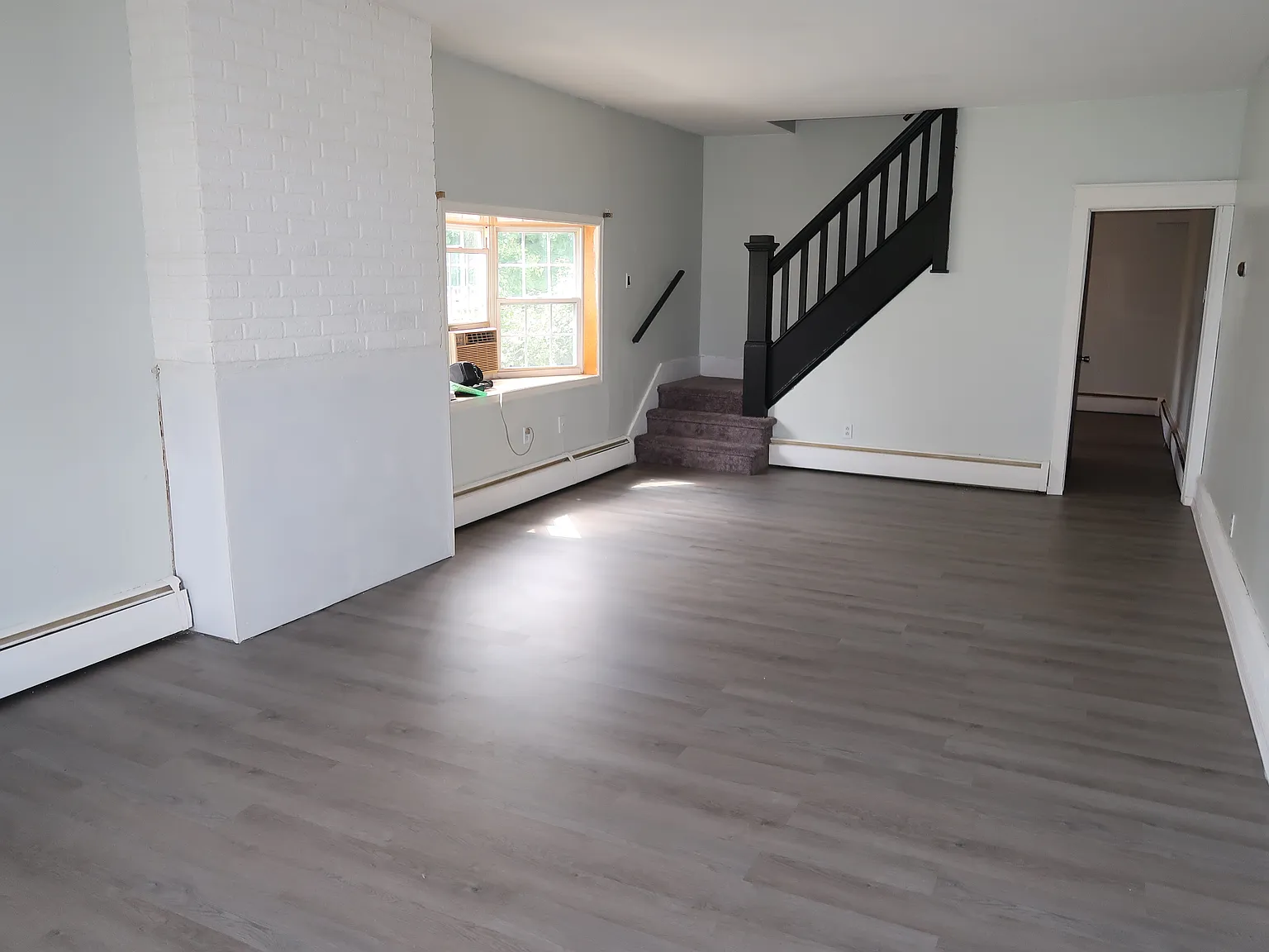4 bed, 1.5 bath, 1600 sqft, $1,500 — Photo 3