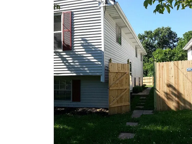 210 Ellis St — Photo 14