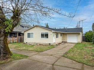 460 W Oregon Ave, Creswell, OR 97426