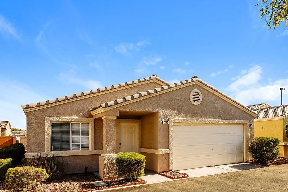3 bed, 2.0 bath, 1377 sqft, $1,865 — Photo 3