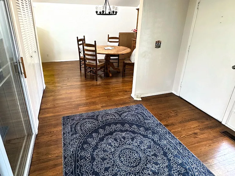 104 Monroe Dr — Photo 14