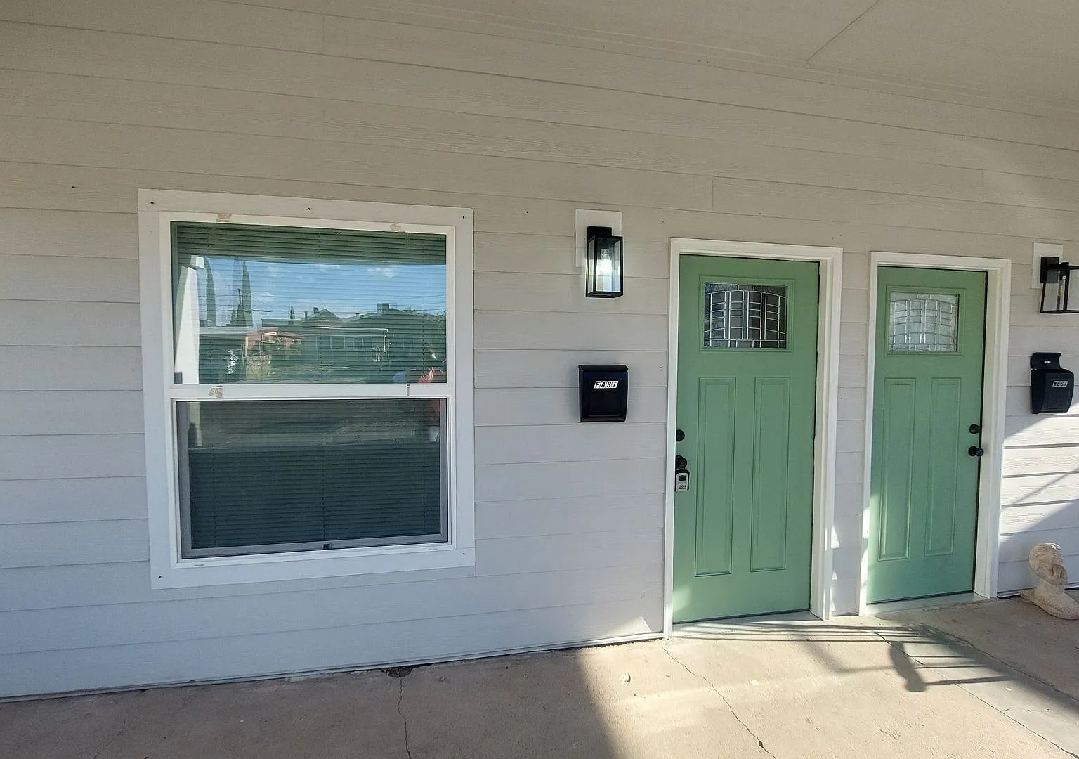 FULLY remodeled Fresh paint , ready now — Photo 2