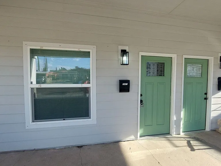 2414 San Diego Ave — Photo 2