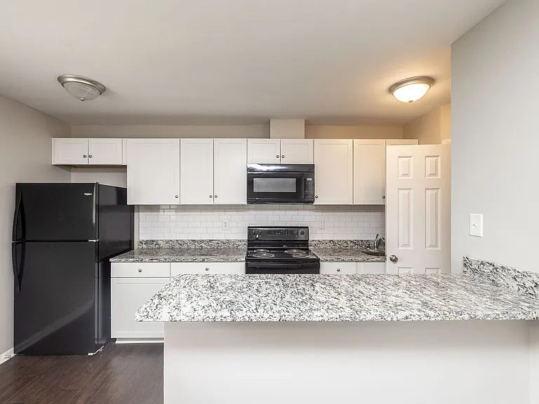 4306 Chamberlayne Ave — Photo 5
