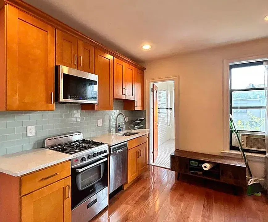 348 S 4th St #4R
