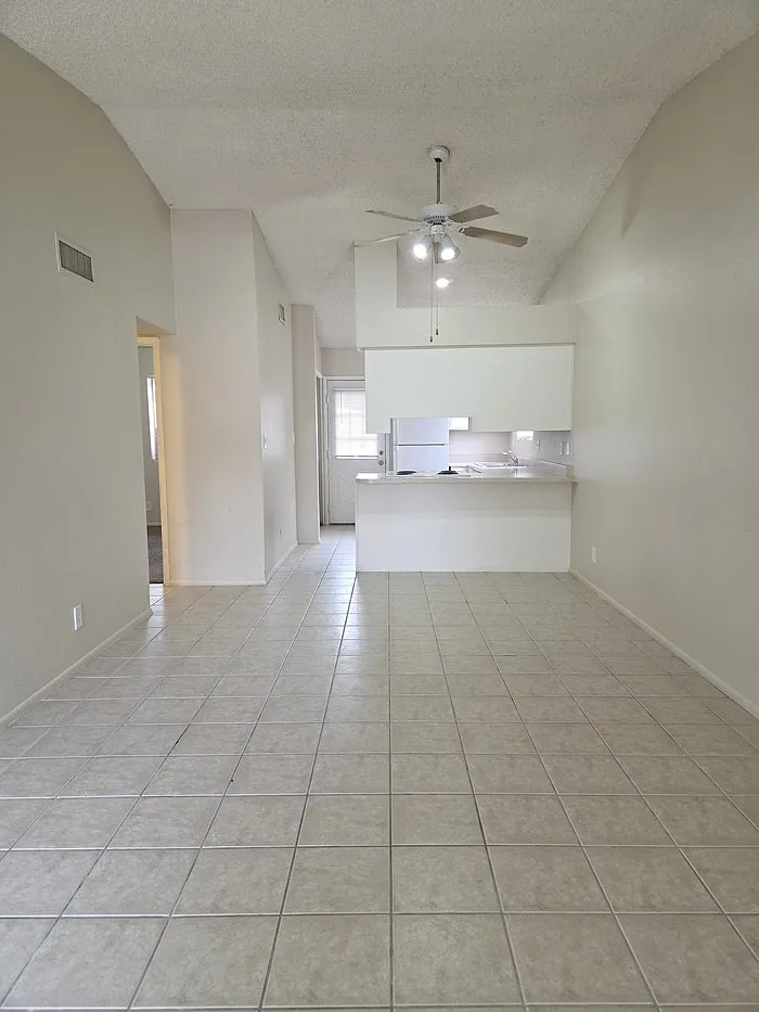 Building Photo - 6238 E Greenway Cir #1