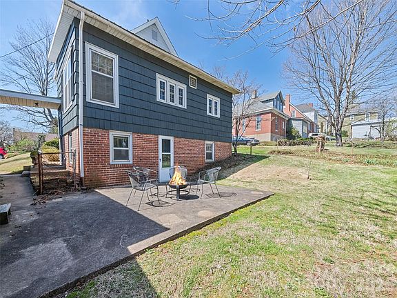 5th image of 151 Hampton Hts