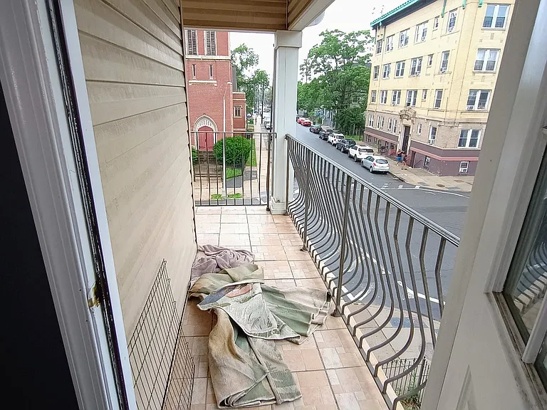 270 S 7th St — Photo 3