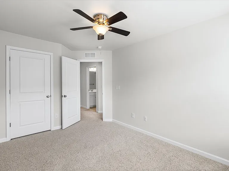 8 Venice Ln — Photo 26