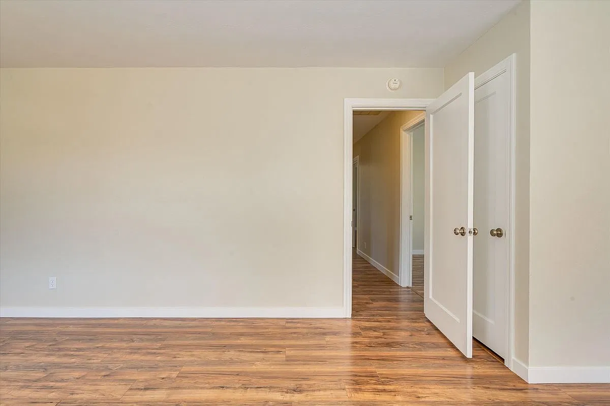 3 bed, 2.0 bath, 1517 sqft, $4,000 — Photo 3