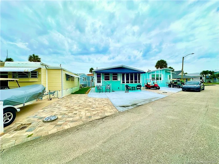 927 Nettles Blvd #ID1537521P — Photo 5