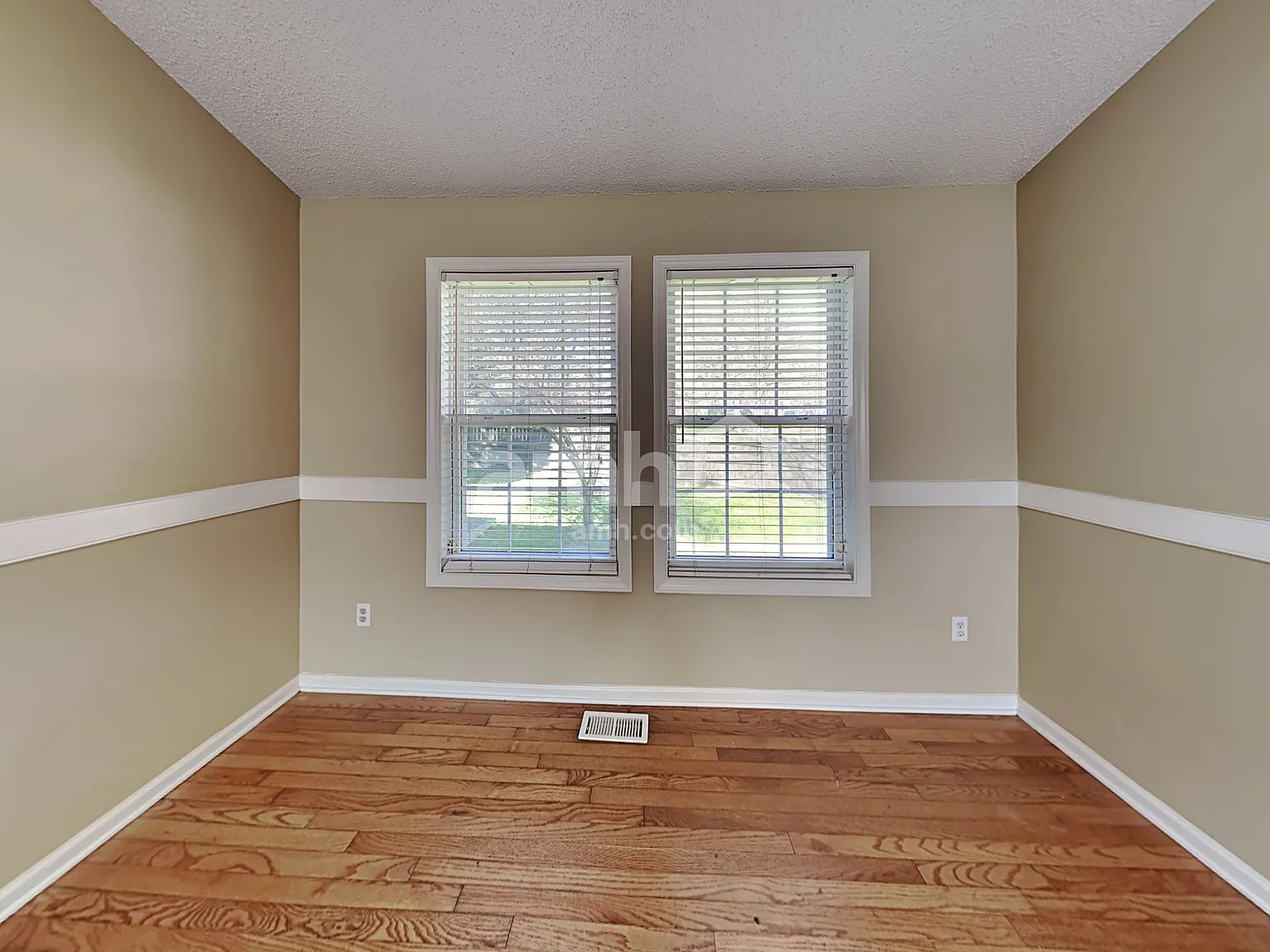 4 bed, 2.5 bath, 2224 sqft, $2,325 — Photo 4
