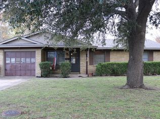 516 Lake Park Ave, Waxahachie, TX 75165