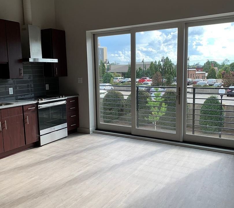 1st image of 142 Magnolia St #207
