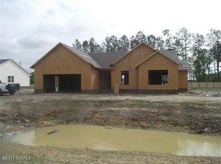 305 Spring Creek Ct, Hubert, NC 28539