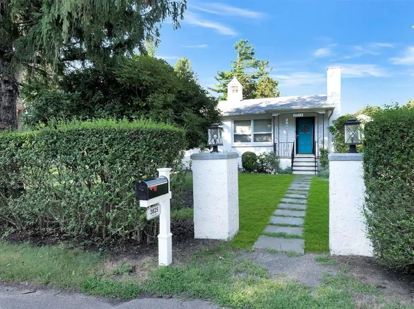 3825 Stars Rd, East Marion, NY 11939