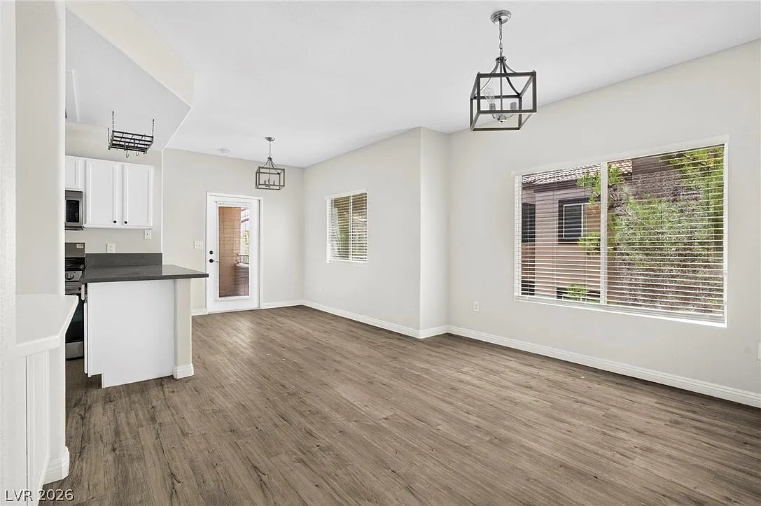 2 bed, 2.0 bath, 884 sqft, $1,550 — Photo 2