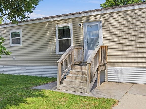3rd image of 10162 Pierce Pl NE